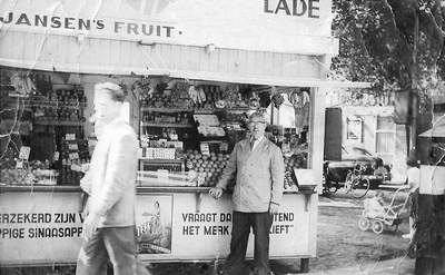 878179 Portret van Johannes Theodorus Jansen (Lange Koestraat 45bis) in Wijk C te Utrecht, vader van Sophia ...